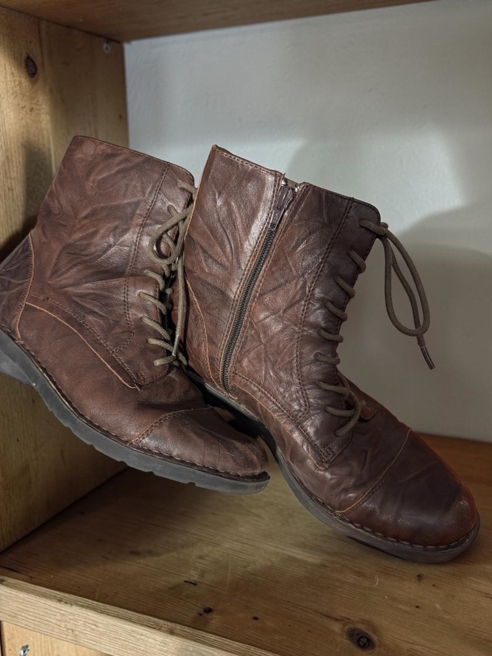 Clarks Bendables "Nikki Plaza" Brown Leather Combat Boots- Size 9